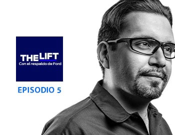 Episodio N.º 5 de The Lift Powered by Ford con un hombre con gafas.