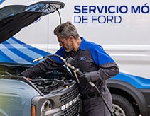 Técnico del Servicio Móvil de Ford trabajando en un vehículo