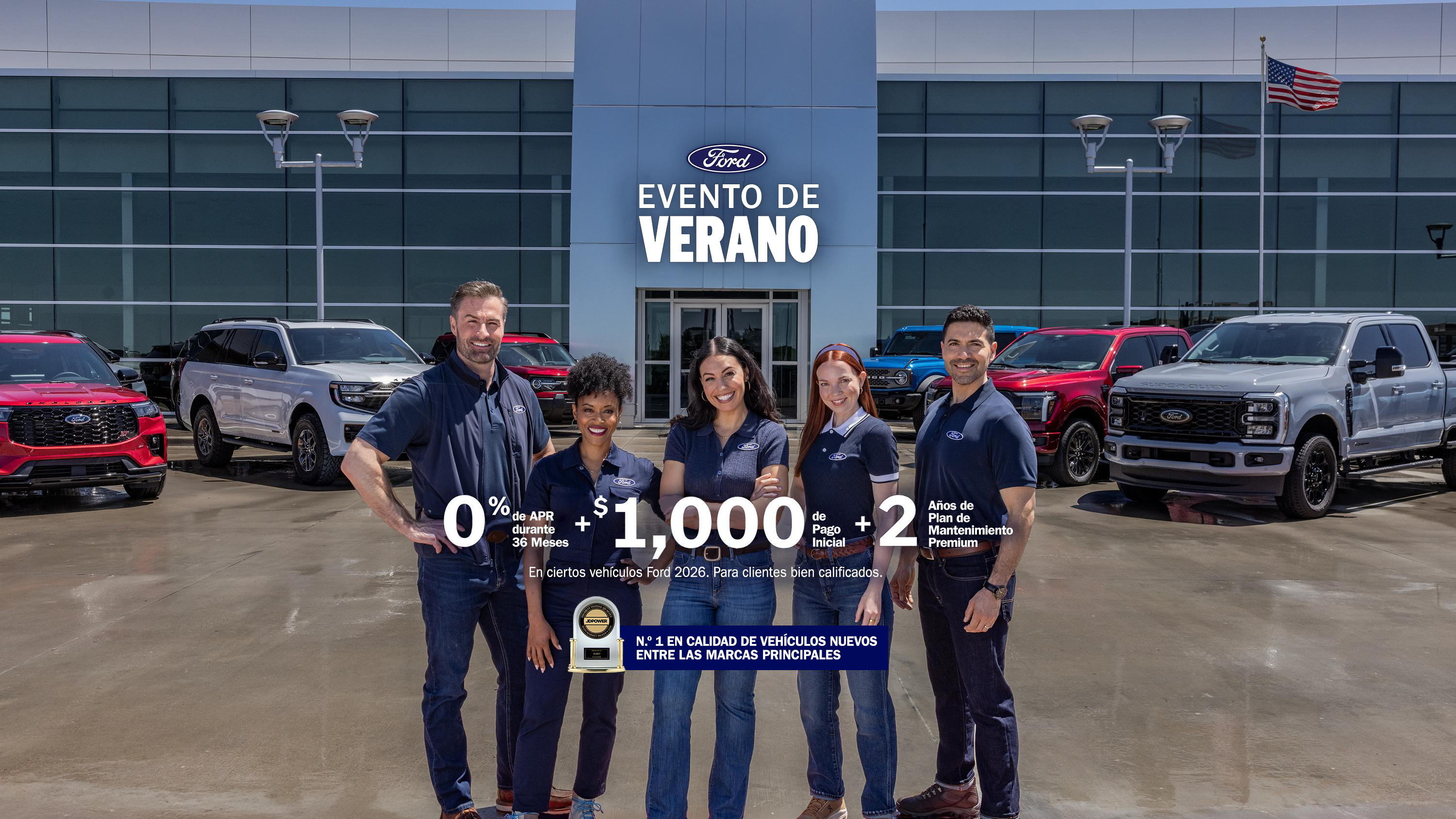 Imagen exterior de un Concesionario Ford con el Ford Crew de pie frente a las puertas