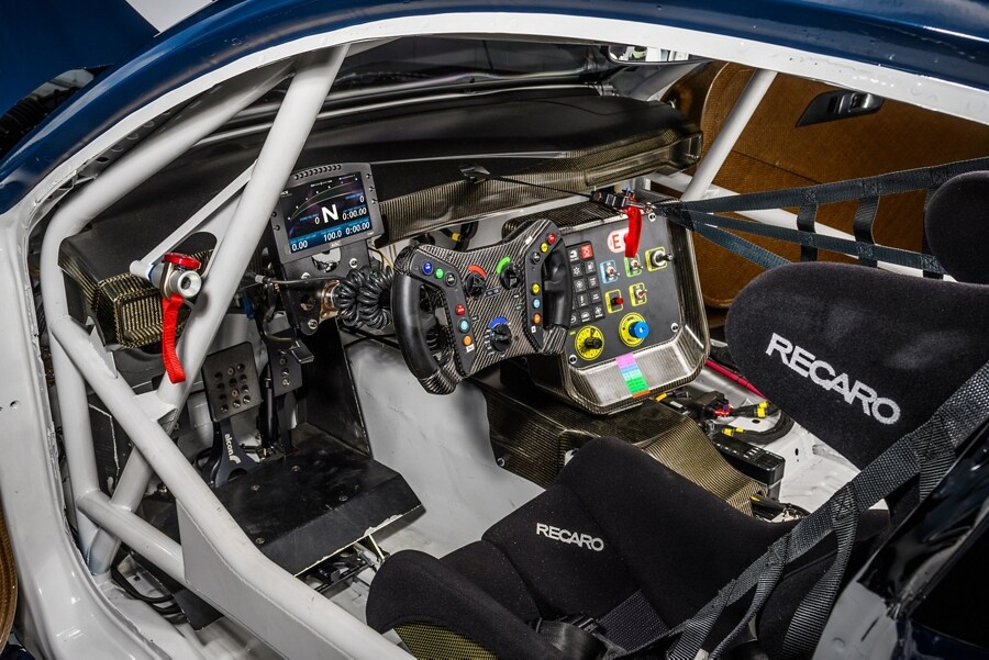 Interior del auto de carrera Ford Mustang® GT4