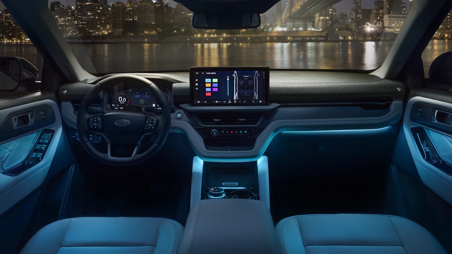 Iluminación ambiental Blue dentro de una Ford Explorer 2025