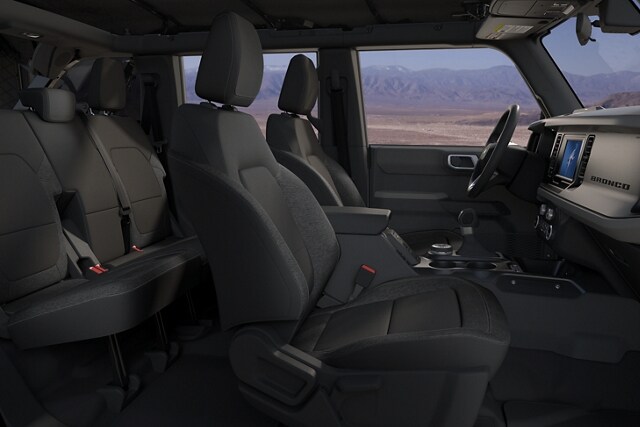 Interior de la SUV Ford Bronco® 2023 que muestra los asientos de tela en Dark Space Gray y Black Onyx