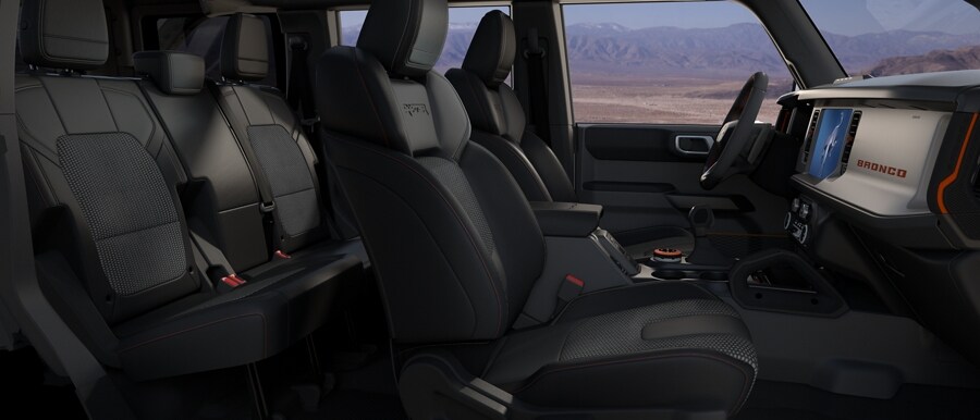 Interior de una SUV Ford Bronco® Raptor® 2024 con asientos de vinilo de grado marino estándar en Black Onyx