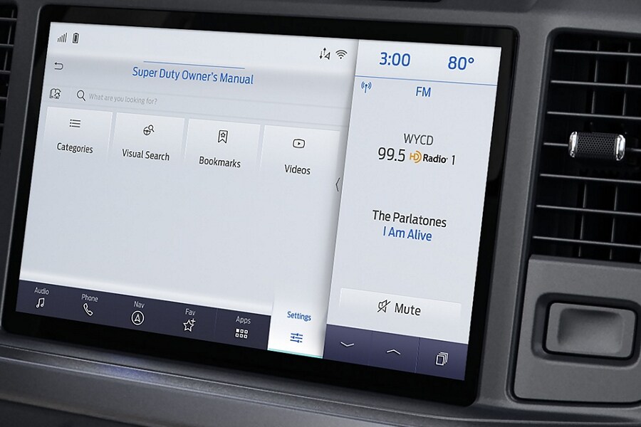 Pantalla central de una Ford Super Duty® Chassis Cab 2023 donde se muestra el Manual Digital del Propietario