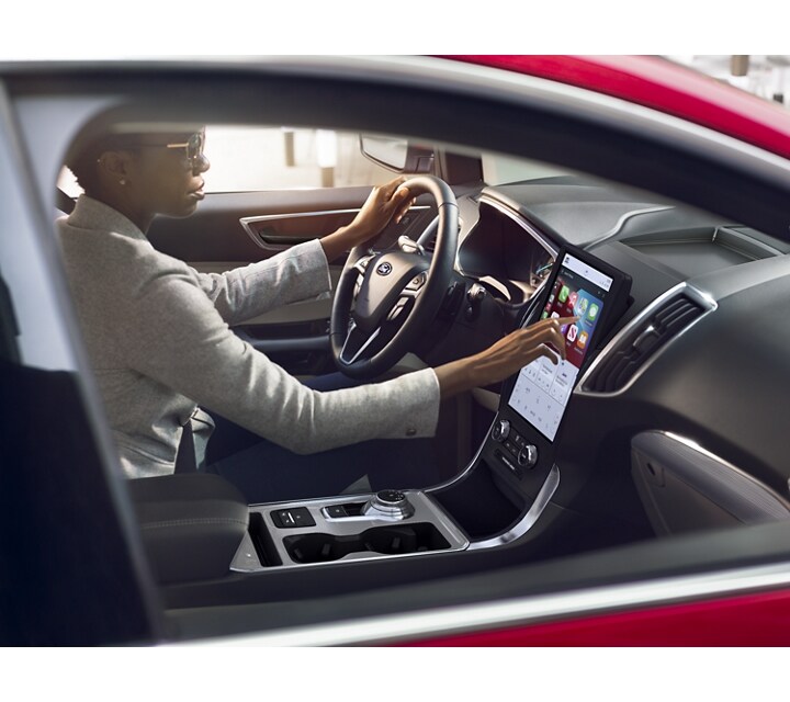 Vista interior de una consola Ford Edge® 2023