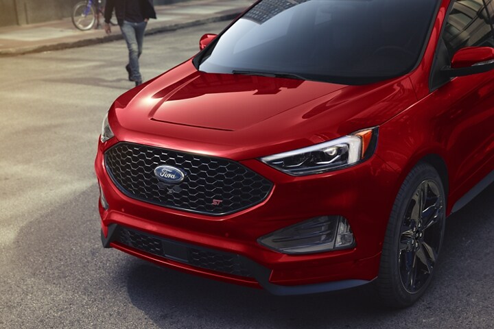Primer plano de la parte delantera de una SUV Ford Edge® 2023