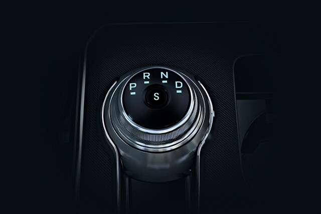 Primer plano del dial giratorio de la palanca de cambios de una SUV Ford Edge® 2024