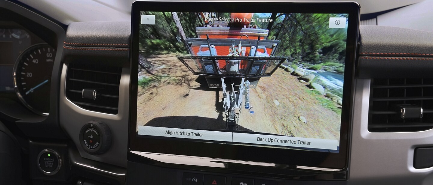 Se muestra el Pro Trailer Backup Assist™ en la pantalla táctil de la SUV Ford Expedition 2023