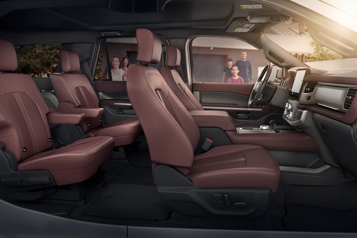 Interior de la Limited en Mahagony disponible de una SUV Ford Expedition 2023