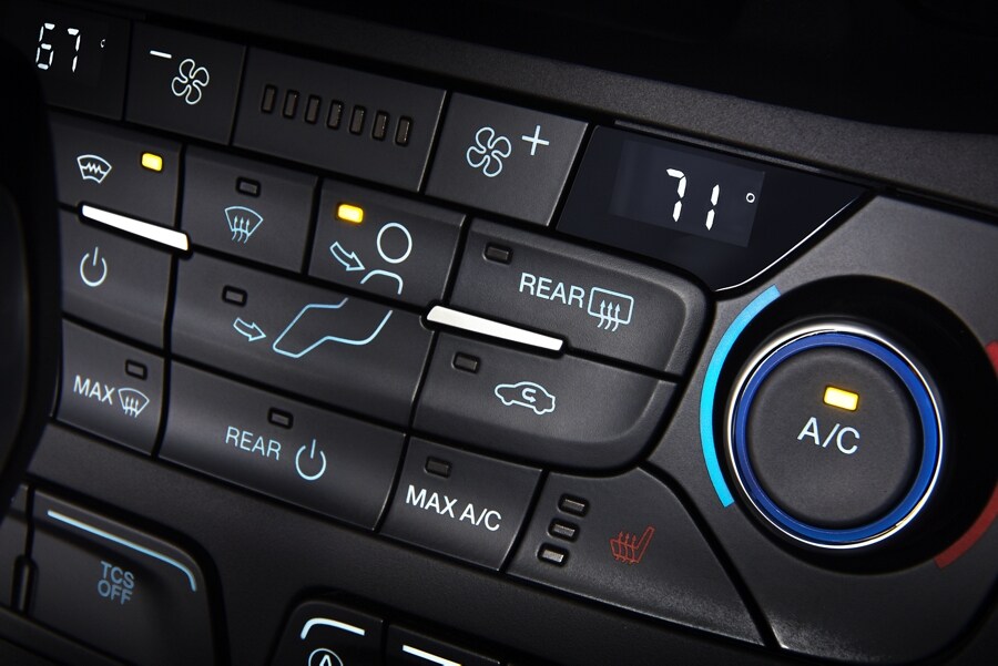 Controles del panel del desempañador eléctrico Quickclear™ disponible