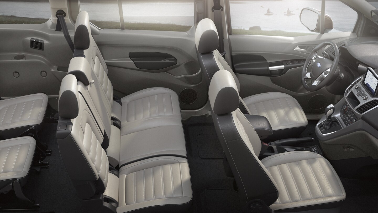 Interior de un Wagon para Pasajeros Ford Transit Connect 2023 con asientos flexibles y espacio de carga